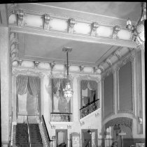 WI-Milwaukee-Garfield Lobby